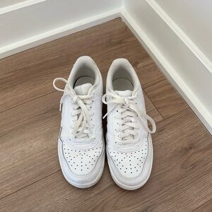 Women’s Nike sneakers, size 9